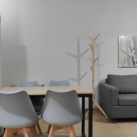 Rock & Roll 1 - Modern Apartment In Trikala Extérieur photo